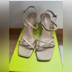 Women’s gianni bini nude strappy sandals size 8.5